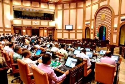 ތާޅަފިލި ދުންމާރިއާ ނުލައި އެމްޑީޕީ މެންބަރުން މަޖިލިސް ހުއްޓުވައިފި