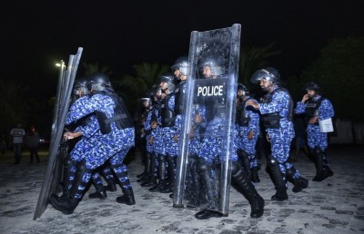 އަމުރު ތަންފީޒު ކުރި ނަމަ އެއީ އަނެއް ފެބްރުއަރީ 7: ރައީސް