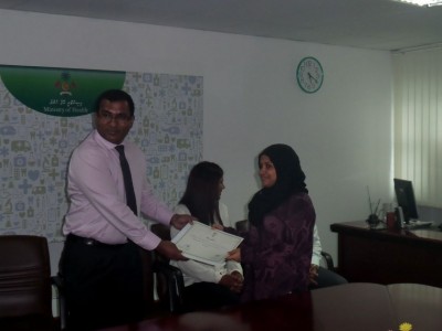 ސްޕެޝަލިސްޓުންނަށް ވުމަށް އަށް ކުއްޖަކަށް ސްކޮލާޝިޕް ދީފި