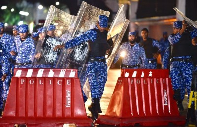 އަމުރު ތަންފީޒު ކުރި ނަމަ އެއީ އަނެއް ފެބްރުއަރީ 7: ރައީސް
