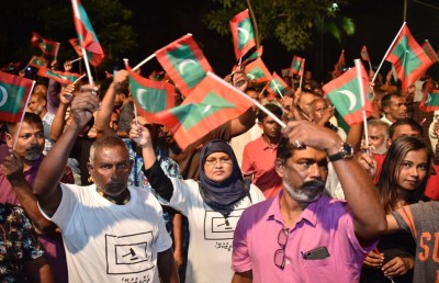 އަމުރު ތަންފީޒު ކުރި ނަމަ އެއީ އަނެއް ފެބްރުއަރީ 7: ރައީސް