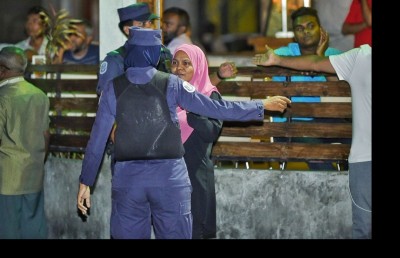 އަމުރު ތަންފީޒު ކުރި ނަމަ އެއީ އަނެއް ފެބްރުއަރީ 7: ރައީސް