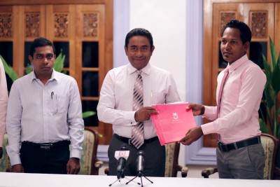 "ވަކި ދުވަހަކު އެބޭފުޅުންގެ މޭޒަކަށް ވާހަކަ ދައްކާކަށް އަޅުގަނޑު ގެންދާކަށް ނުޖެހޭ"