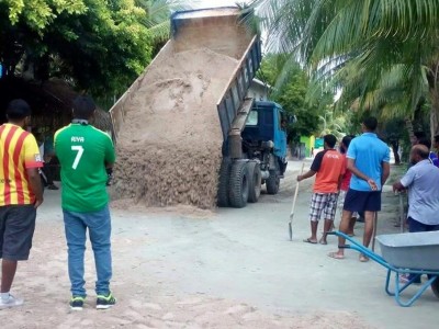 ގެމަނަފުށީ މަގުތަކަށް ފަސް އަޅައި އެއްވަރުކުރުމުގެ މަސައްކަތް ފަށައިފި