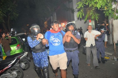 މުޒާހަރާ ބެލެހެއްޓުމުގައި ފުލުހުން މަސައްކަތް ކުރަނީ ގާނޫނީ އިމުގެ ތެރެއިން: ޕީއައިސީ