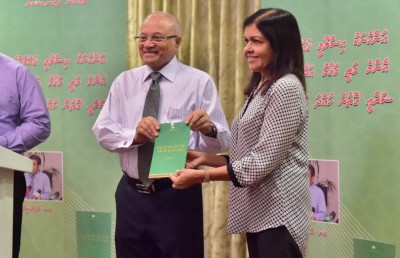 އަނީސާ ސަރުކާރުން ވަކިވެ ވަޑައިގެންފި