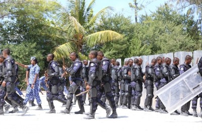 މުޒާހަރާތަކުގައި ހަރަކާތްތެރިވާން ޖެހޭ ގޮތްތަކަށް އެސްއޯ ފުލުހުން ތަމްރީނުކުރަން ފަށައިފި