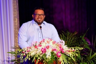 ރައީސް މައުމޫނު ދައްކަވައިދެއްވީ ޑިމޮކްރަސީގެ ރީތި ނަމޫނާއެއް: އަދީބު