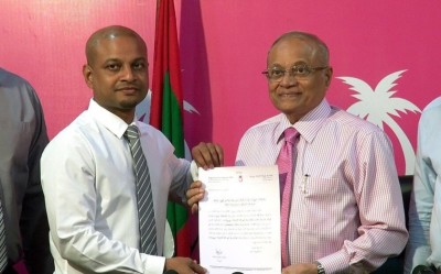 ފާރިސް ހޮއްވަވައި ދެއްވުމަށް މައުމޫނު އެދިވަޑައިގެންފި
