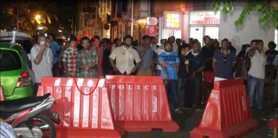 ފުލުސް މީހާއަށް ހަމަލާދިން ކަމުގެ ތުހުމަތުގައި 12 ވަނަ މީހަކު ހައްޔަރުކޮށްފި