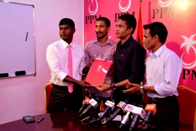 އިހަވަންދޫ އާއި މާރަންދޫ ކައުންސިލަރަކު ޕީޕީއެމަށް ސޮއި ކުރައްވައިފި