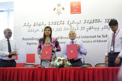 ސްކޫލްތަކަށް ހައި-ސްޕީޑް އިންޓަނެޓް ދިނުމުގެ އެއްބަސްވުމުގައި ސޮއިކޮށްފި