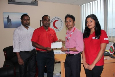 ޔުނިވާސަލް އިން ނޭޕާލް ރިލީފް ފަންޑަށް 150،000 ރުފިޔާ ހަދިޔާ ކޮށްފި