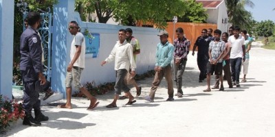 ލ. އަތޮޅުގައި ގަވާއިދާ ޚިލާފަށް އުޅެމުން ދިޔަ 64 ބިދޭސީއަކު އަތުލައިގެންފި