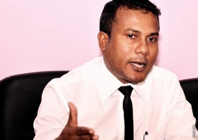 ބޯދާވެރިން ތަންތަނުގައި ތިބެއްޖެނަމަ އާ ކަމަކަށް ފުރުސަތެއް ނުލިބޭނެ: އާސިފް