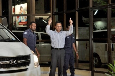 މާލެ ވަޑައިގަތުމާއެކު ކާނަލް ނާޒިމް އެނބުރި ޖަލަށް ގެންގޮސްފި