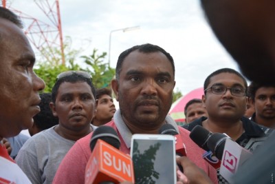 ސިޔާސީ މަސްރަހު ބަލަމުންދިޔަ ބޭރު ފަރާތްތަކަށް ދިއްގަރު ދާއިރާގެ ރައްޔިތުން ފިލާވަޅެއް ދީފި: އާރިފް