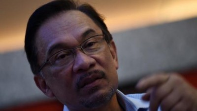 މެލޭޝިޔާގެ އިދިކޮޅު ލީޑަރު ހޮސްޕިޓަލުގައި އެޑްމިޓްކޮށްފި