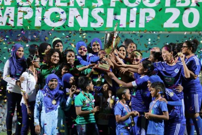 ފަހަތުން އަރައި ސިފައިން ބަލިކޮށް، ޗެންޕިއަންކަން ނިއު ހޯދައިފި