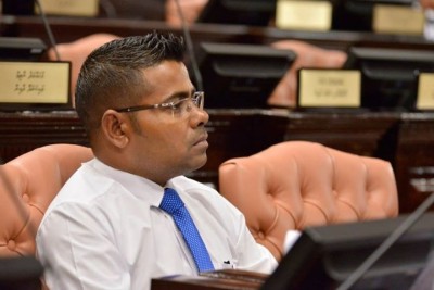 ރޯދަ އިނާޔަތް 5000 ރުފިޔާއަށް ބޮޑު ކުރަން އެމްޑީޕީ މެމްބަރަކު ހުށަހަޅުއްވައިފި