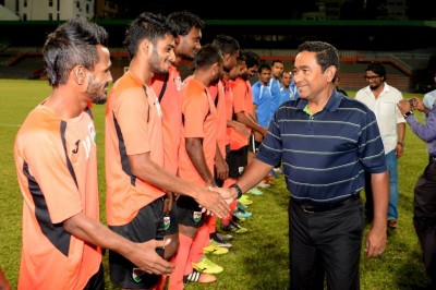 ގިނަ ބަޔަކު ދަނޑަށް ވަދެ ގައުމީ ޓީމަށް ތަރުހީބު ދެއްވުމަށް ރައީސް އެދިވަދައިގެންފި