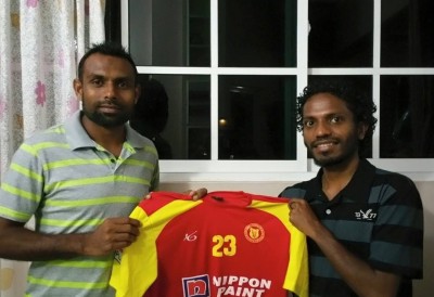 ނިއުގެ މިޑްފީލްޑަރު ނިޔާ ވިކްޓަރީއަށް ސޮއިކޮށްފި