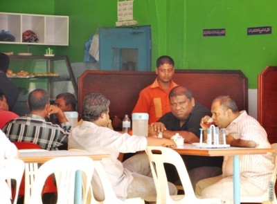 ރޯދަމަހު ކެފޭތައް ބަންދު ކުރާ ގަޑި ފަސްކުރަން ވިސްނަނީ