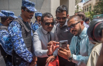 މުޒާހަރާއިން ހައްޔަރުކުރި އަމީތާއި އަބުޅޯ ދޫކޮށްލައިފި