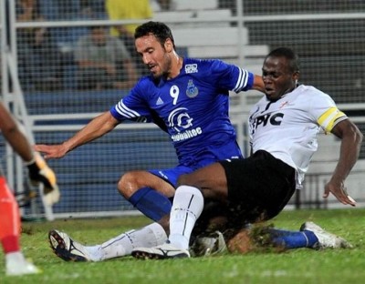 ނައިޖީރިއާގެ ޑިފެންޑަރެއް ދަނޑުމަތީގައި މަރުވެއްޖެ