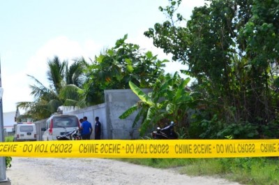 ލ. ގަމު ގެއެއްގެ ތެރޭގައި ޒަހަމްތަކާއެކު މަރުވެފައި އޮތް ބިދޭސީއަކު ފެނިއްޖެ