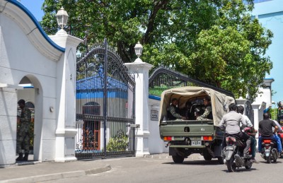 ސުޕްރީމް ކޯޓުގައި އޮތީ ސިފައިންގެ ބާރުގެ ދަށުގައި: ސައުދު