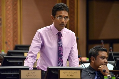 ނައިބު ރައީސް ބަދަލުކުރާ ކަމަށްވަންޏާ އެ މަގާމު ދޭންޖެހޭނީ އަދީބަށް: ނިހާން
