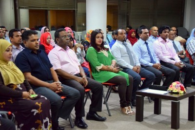 ވޯލްޑް ބޭންކުން ރާއްޖޭގެ ފަސް ހޮސްޕިޓަލަކަށް ކޮމްޕިއުޓަރާއި ޕްރިންޓަރު ހަދިޔާކޮށްފި