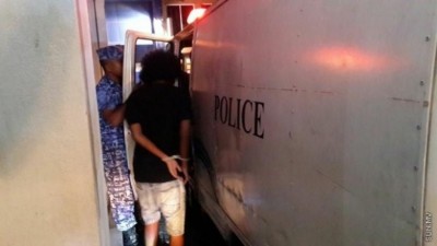 ތަކުރާރުކޮށް ފޭރުނު ކަމުގެ ތުހުމަތުގައި އައްޑޫއިން މީހަކު ހައްޔަރުކޮށްފި