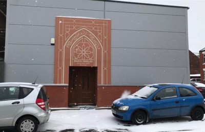 ގަދަފިނީގައި ހާލުގައި ޖެހޭ މީހުންނަށް އިނގިރޭސި ވިލާތުގެ މިސްކިތްތައް ހުޅުވާލާފައި