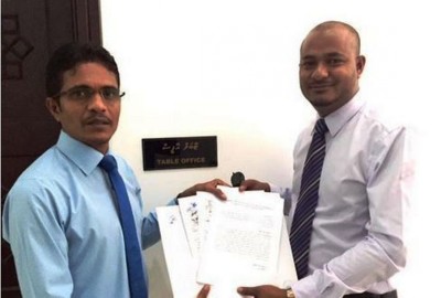 ނާއިބު ރައީސް ވަކިކުރެވޭ ވަރަށް ސޮއި ހޯދައި ގަރާރު މަޖިލީހަށް ހުށައަޅައިފި