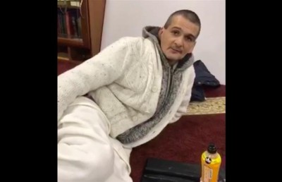 ގަދަފިނީގައި ހާލުގައި ޖެހޭ މީހުންނަށް އިނގިރޭސި ވިލާތުގެ މިސްކިތްތައް ހުޅުވާލާފައި