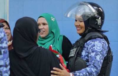 ފުލުހުންގެ "ހިނިތުންވުމު"ގެ ފޮޓޯތަކާ އެކު ބަހުސެއް