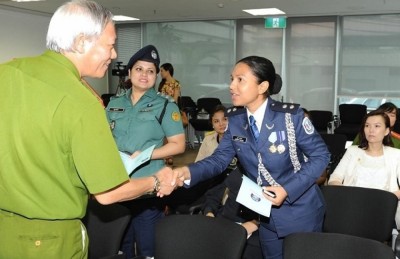 "ވުމަން އިން ޕޮލިސް"ގެ ރޯލް މޮޑެލްއެއްގެ ގޮތުގައި ދިވެހި ފުލުހަކު ބަލައިގެންފި