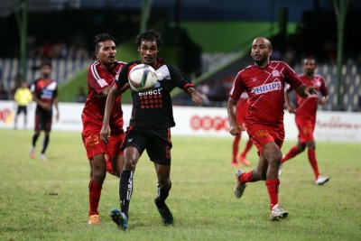 ލަނޑެއް ނުޖެހި އީގަލްސްއާއި ބީޖީ އެއްވަރު