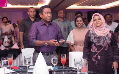 ފިޠުރު ޢީދު ދުވަހު ރައީސް ޔާމީންގެ ދެކަނބަލުން ކުޑަކުދިންގެ ހަވީރެއް ބާއްވަނީ