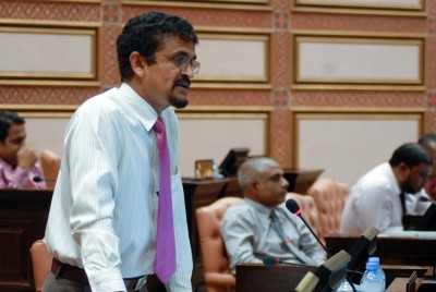 އިންފޮމޭޝަން ކޮމިޝަނަރު އަޒީޒާއެކު ޔުނިވާސިޓީ ކައުންސިލަށް ފަސް ބޭފުޅަކު އައްޔަން ކުރައްވައިފި