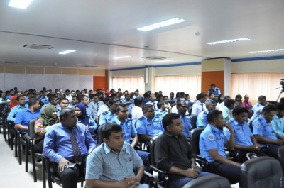 ފުލުހުން ތިބީ ގާނޫނުލް އުގޫބާތައް އަމަލުކުރަން ތައްޔާރަށް: މޯލްޑިވްސް ޕޮލިސް ސާވިސް