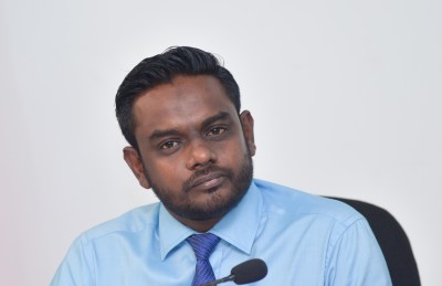 ވަކި ކޮޅަކަށް ނުޖެހޭނެ ކަމުގެ ޔަގީންކަން، އީސީގެ އާ ރައީސް ދެއްވައިފި