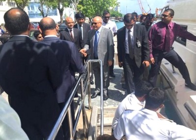 ރައީސްގެ މަންދޫބެއްގެ ގޮތުގައި ކުރީގެ ރައީސް މައުމޫން އޮމާން އަށް ފުރާވަޑައިގެންފި