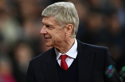 ވެންގާ ވަކިކުރަން އާސެނަލް ބޯޑުން މަޝްވަރާ ކުރަނީ