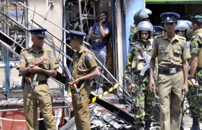 ކުއްލި ނުރައްކަލުގެ ހާލަތުގައި ވެސް ބުޑިސްޓުން ފުލުހުންނާ ކުރިމަތިލަނީ