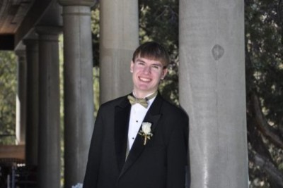 ހުރިހާ ބާވަތެއްގެ ކާއެއްޗިއްސަށް އެލާޖިކް ޒުވާނެއް