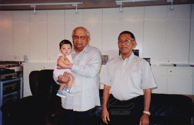 އެކްސްކްލޫސިވް އިންޓަވިއު-
ރައީސް ނާސިރުގެ ހިމޭން ދުނިޔެ، ސިންގަޕޫރުގައި