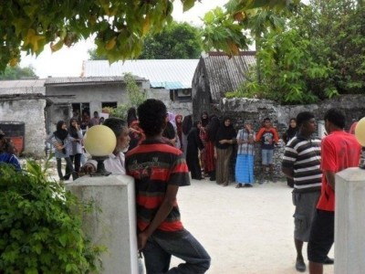ތުޅާދޫގައި ކައިވެނިން ބޭރުން ކުއްޖަކު ލިބި އެ ކުއްޖާ މަރުވި މައްސަލަ ބަލަނީ